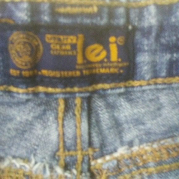 LEI Shorts 2 Pairs Size 7 - Picture 3 of 12